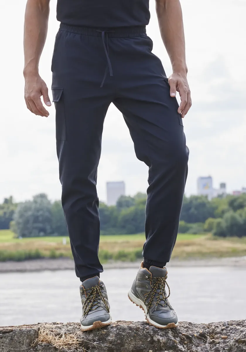 Брюки John Devin Jogger с вентиляцией в области коленей, черный
Брюки John Devin Jogger с вентиляцией в области коленей, черный