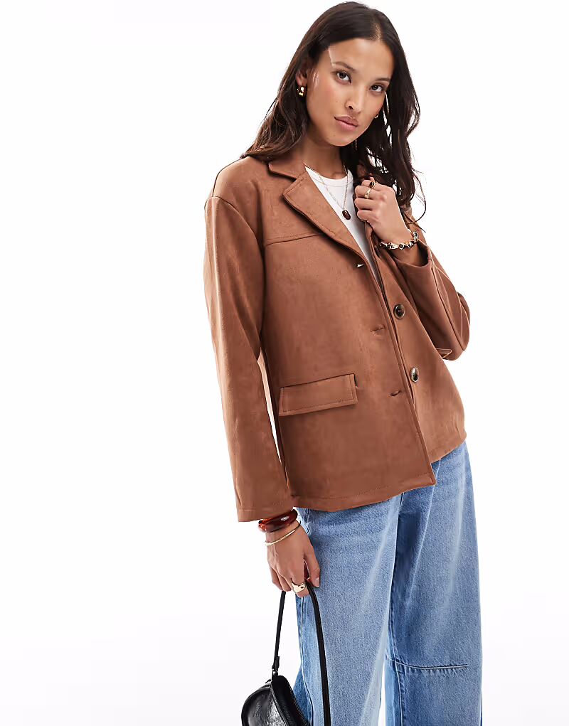 Блейзер New Look из искусственной замши светло-коричневого цвета
Блейзер New Look из искусственной замши светло-коричневого цвета