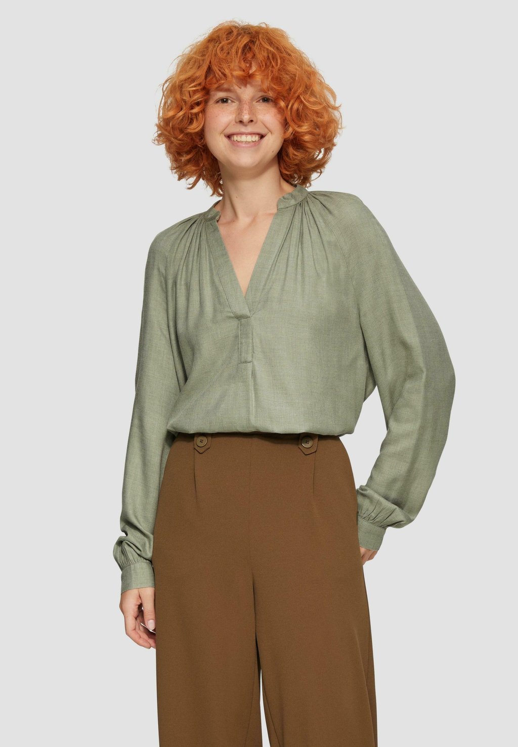 Блуза MELIERTE MIT RAFFUNG QS, зеленый
Блуза MELIERTE MIT RAFFUNG QS, зеленый