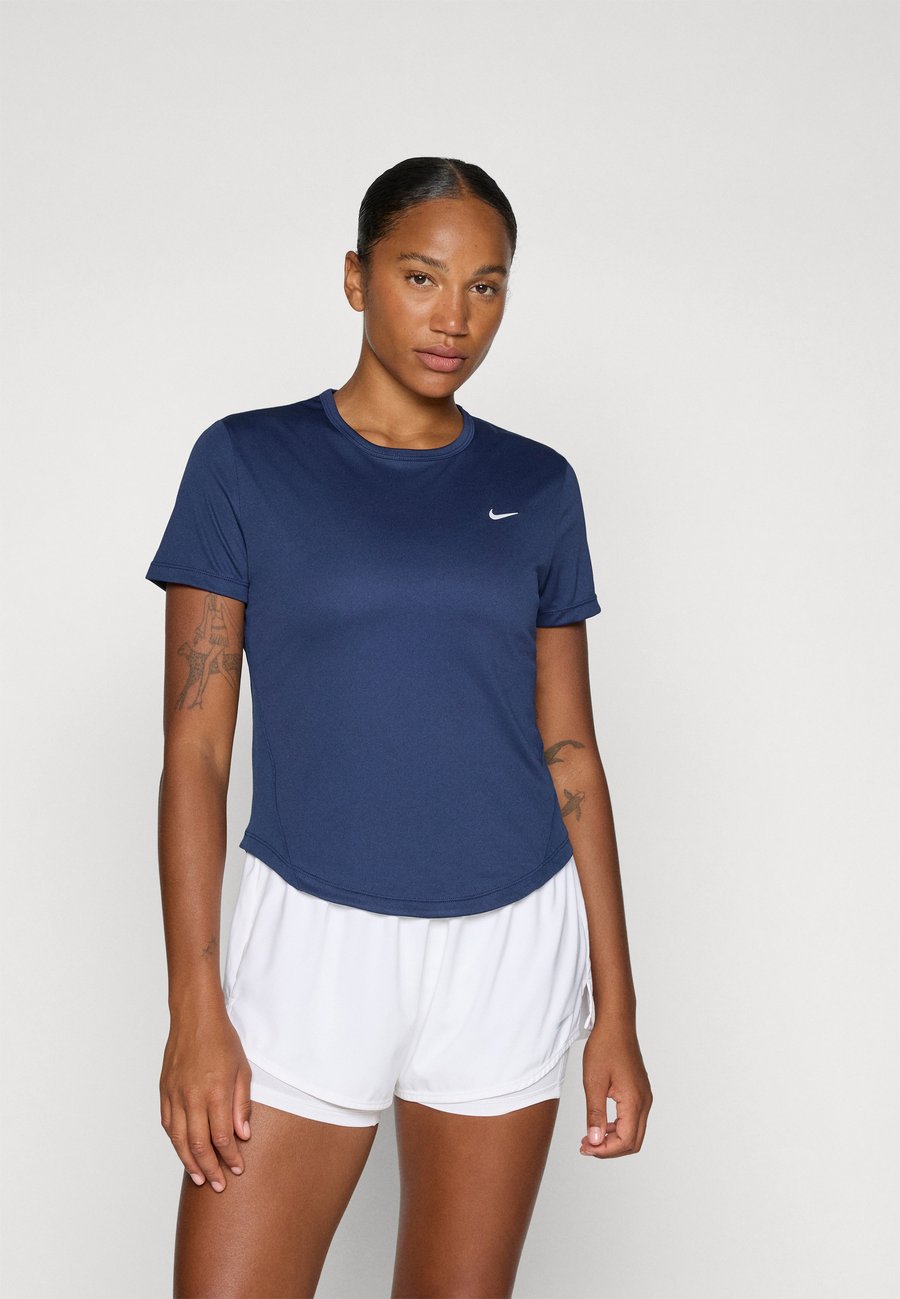 Футболка Nike Performance TEMPO TOP, Midnight Navy/Reflective Silver-Coloured/Dark Blue
Футболка Nike Performance TEMPO TOP, Midnight Navy/Reflective Silver-Coloured/Dark Blue