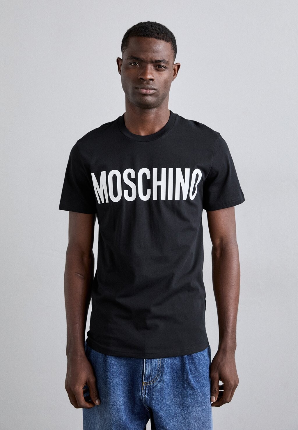 Принт на футболке MOSCHINO, черный
Принт на футболке MOSCHINO, черный