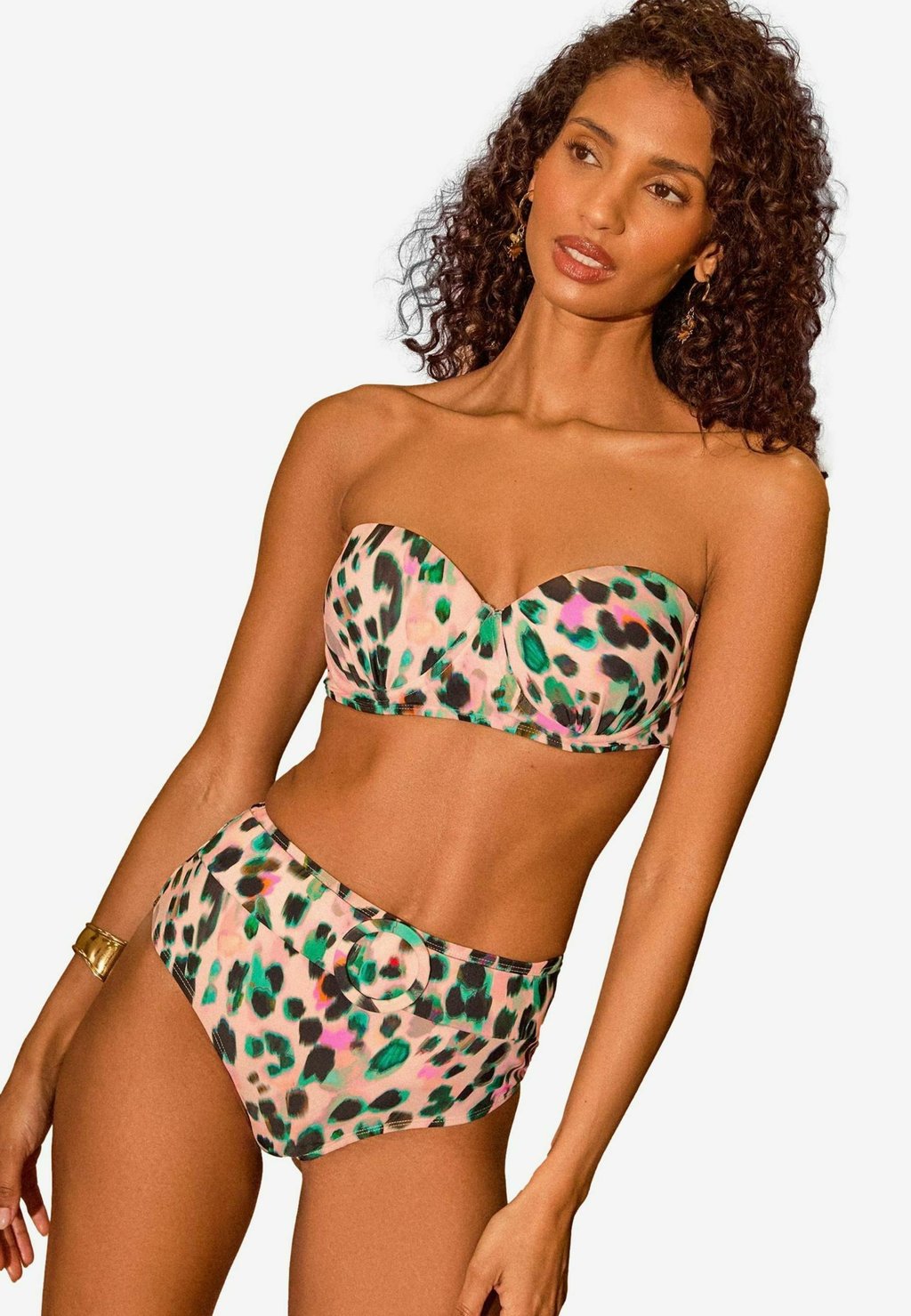 Бикини PRINT SET Love & Roses, бежевый
Бикини PRINT SET Love & Roses, бежевый