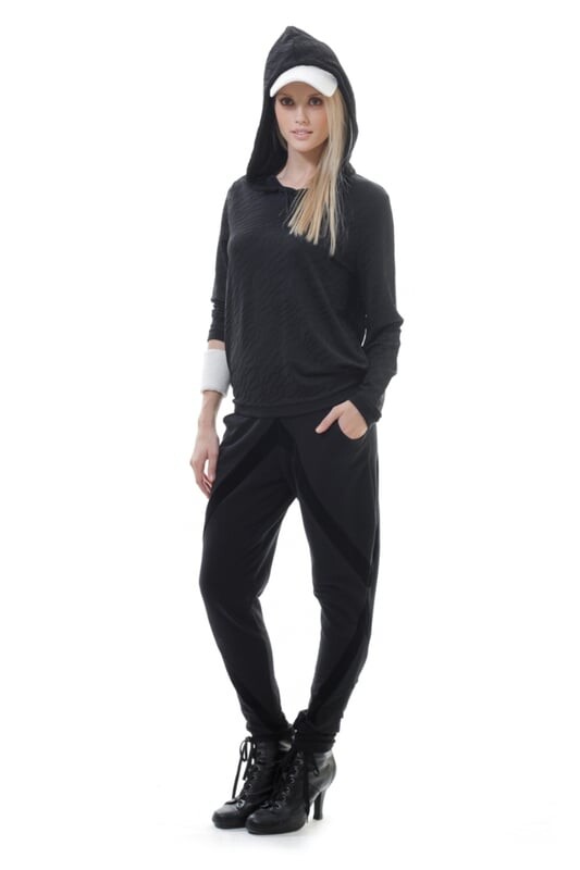 Топ с длинными рукавами и капюшоном Conquista, черный
Топ с длинными рукавами и капюшоном Conquista, черный