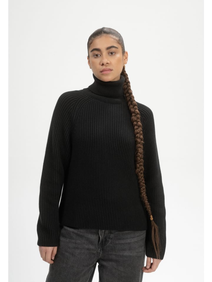 Водолазка в рубчик CHIRHA MELA
Водолазка в рубчик CHIRHA MELA