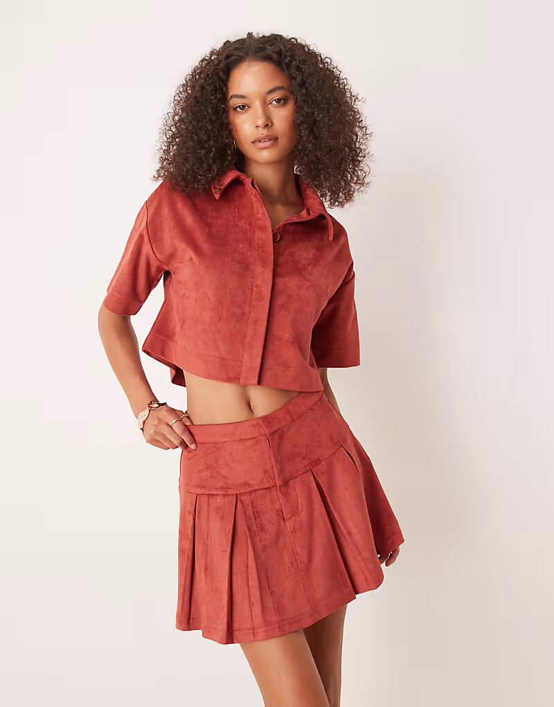 Мини-юбка из искусственной замши Asos Design, оранжево-коричневый
Мини-юбка из искусственной замши Asos Design, оранжево-коричневый