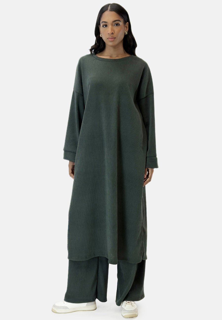 Платье Elara SET, Grün/Dark Green
Платье Elara SET, Grün/Dark Green