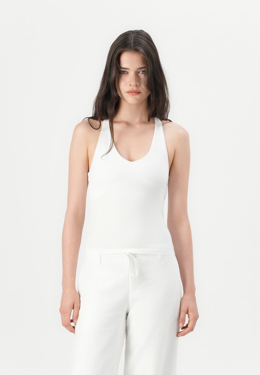 Топ Hollister Co. BARE THICK STRAP HALTER, White
Топ Hollister Co. BARE THICK STRAP HALTER, White