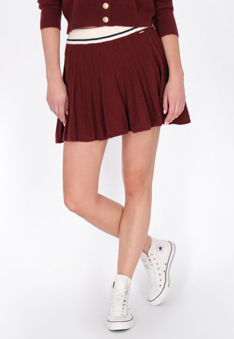 Юбка DreiMaster A-line skirt, Wine Red Navy Offwhite/Bordeaux
Юбка DreiMaster A-line skirt, Wine Red Navy Offwhite/Bordeaux