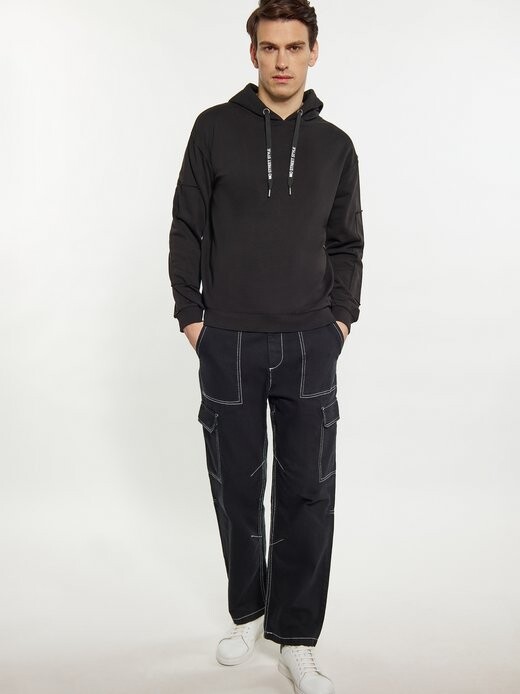 Фуфайка Mo, черный
Фуфайка Mo, черный