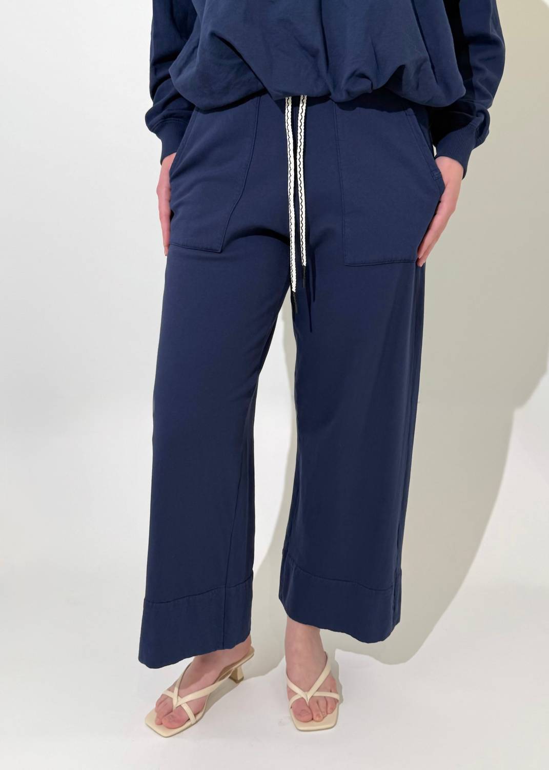 Сэди Брюки на завязках в цвете ноктюрн Michael Stars, Nocturnal
Сэди Брюки на завязках в цвете ноктюрн Michael Stars, Nocturnal