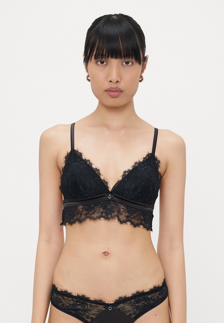 Бюстгальтер Emporio Armani PADDED TRIANGLE BRA, Black
Бюстгальтер Emporio Armani PADDED TRIANGLE BRA, Black