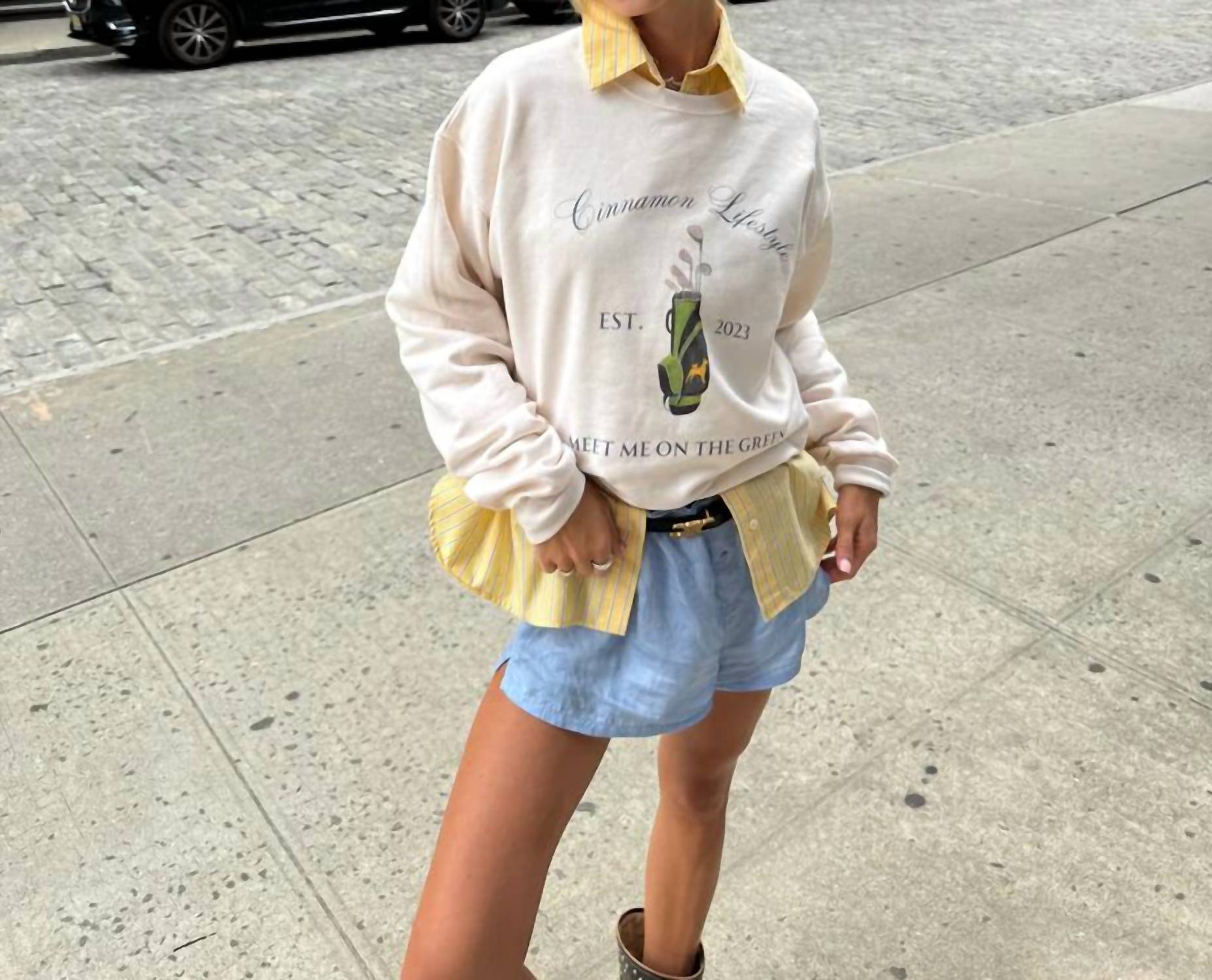 Свитшот Meet Me On The Green в цвете айвори Cinnamon Club
Свитшот Meet Me On The Green в цвете айвори Cinnamon Club