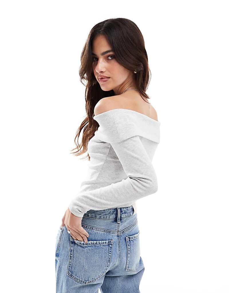 Stradivarius – серый топ с открытыми плечами и длинными рукавами
Stradivarius – серый топ с открытыми плечами и длинными рукавами