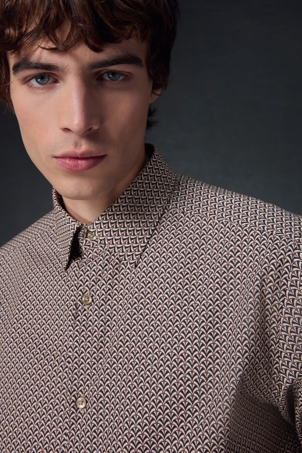 Рубашка классического кроя с принтом, длинными рукавами, одинарными манжетами, из 100% хлопка Next, коричневый
Рубашка классического кроя с принтом, длинными рукавами, одинарными манжетами, из 100% хлопка Next, коричневый