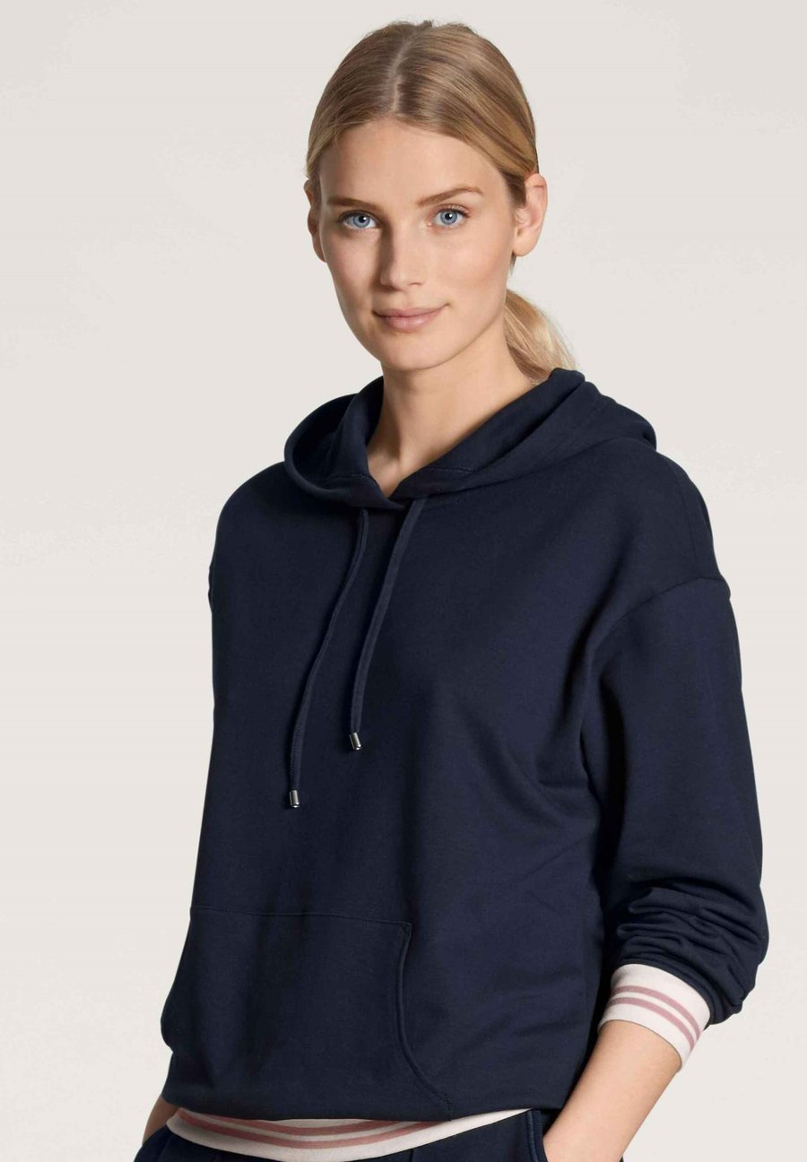 Худи Calida Hoodie, Dark Lapis Blue/Dark Blue
Худи Calida Hoodie, Dark Lapis Blue/Dark Blue