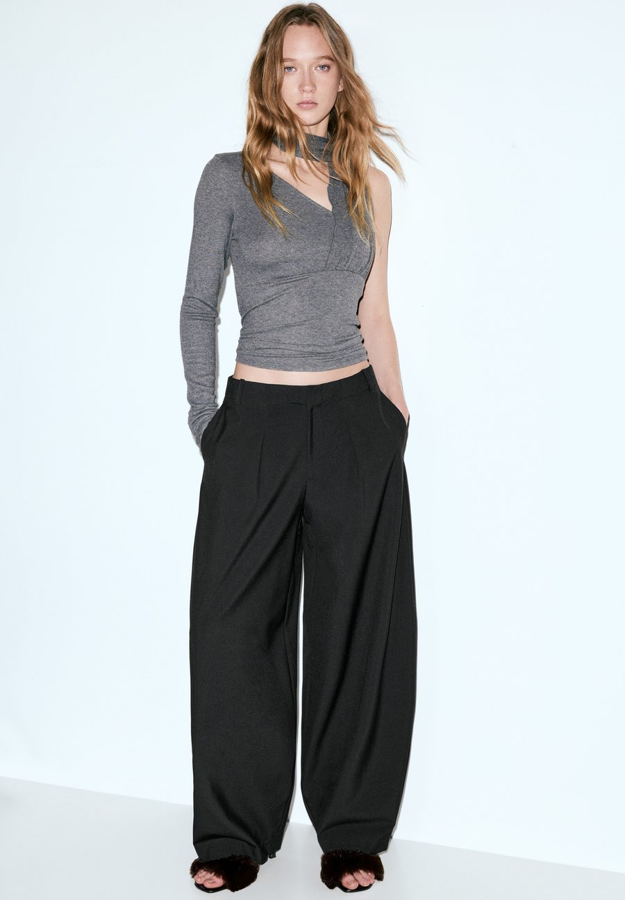 Брюки PULL&BEAR SAROUEL, Black
Брюки PULL&BEAR SAROUEL, Black