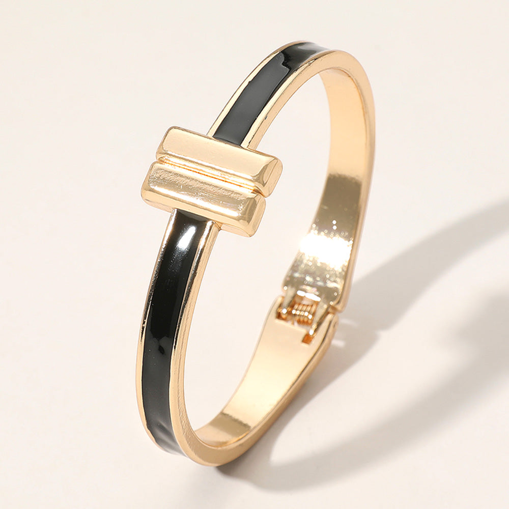 Браслет с эмалированным наконечником, металлический, черный, золотой Fashnzfab, черный/золотой
Браслет с эмалированным наконечником, металлический, черный, золотой Fashnzfab, черный/золотой