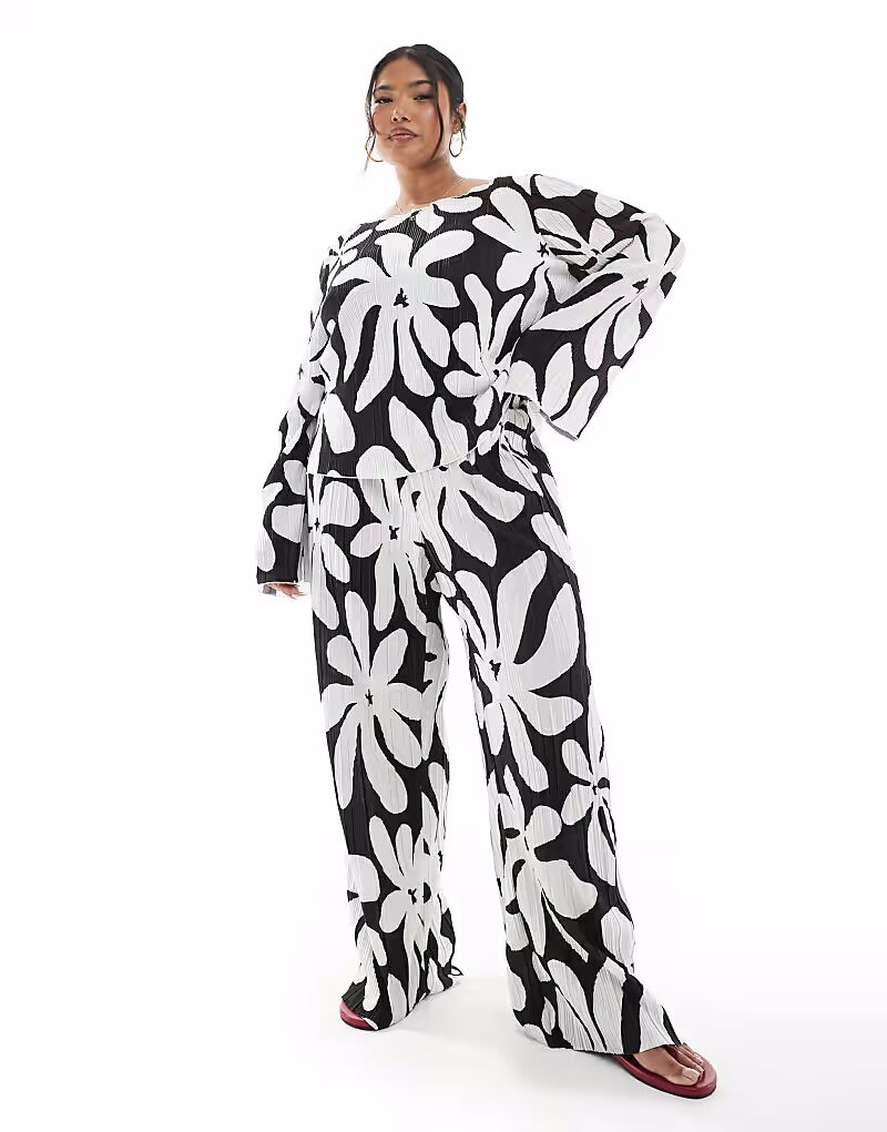 Широкие брюки Vero Moda Curve с высокой талией и плиссе с монохромным цветочным принтом
Широкие брюки Vero Moda Curve с высокой талией и плиссе с монохромным цветочным принтом