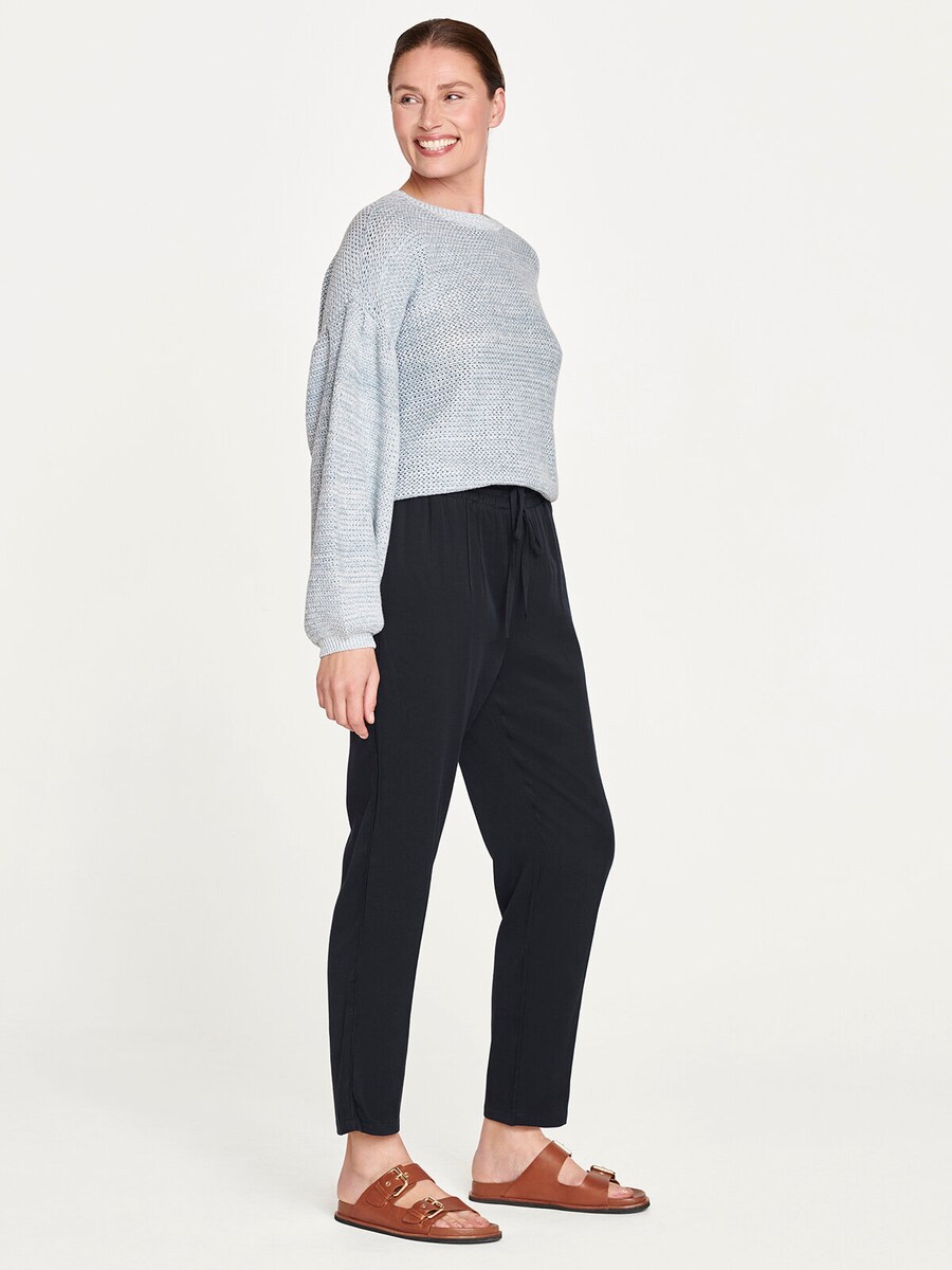 Обычные брюки Thought, темно-синий
Обычные брюки Thought, темно-синий