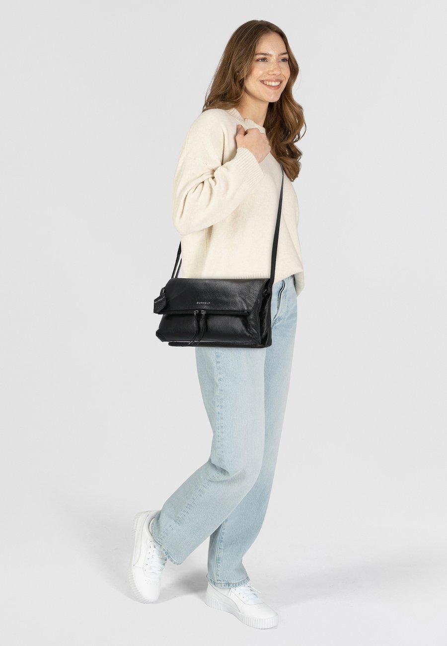 Сумка кросс-боди Burkely Cross body bag, Black
Сумка кросс-боди Burkely Cross body bag, Black