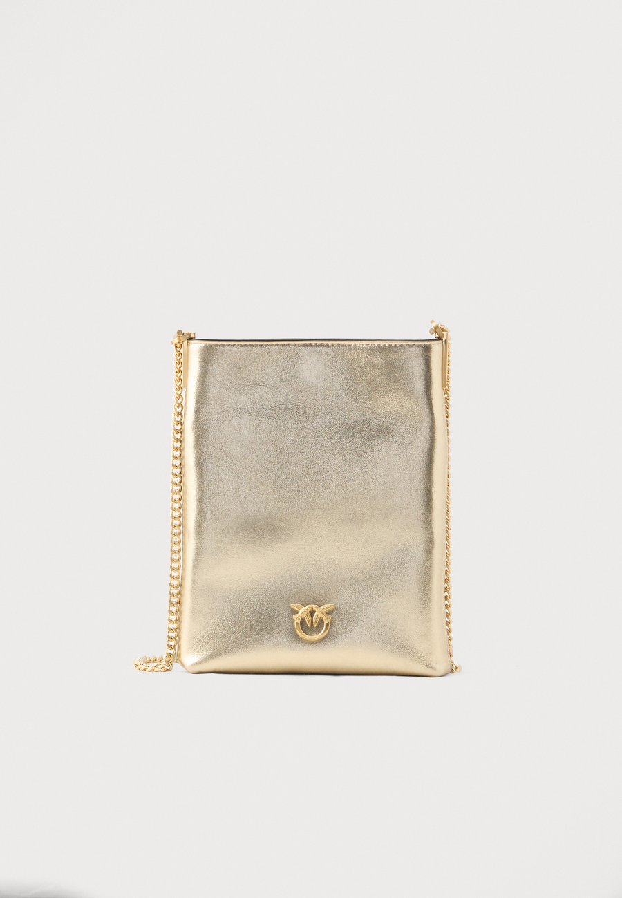 Сумка кросс-боди Pinko FLAT SATCHEL, Matt Gold-Coloured/Gold-Coloured
Сумка кросс-боди Pinko FLAT SATCHEL, Matt Gold-Coloured/Gold-Coloured