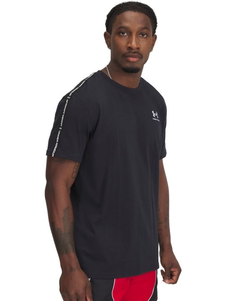 Спортивная футболка Icon Hwt Taping T-Shirt черного цвета Under Armour
Спортивная футболка Icon Hwt Taping T-Shirt черного цвета Under Armour