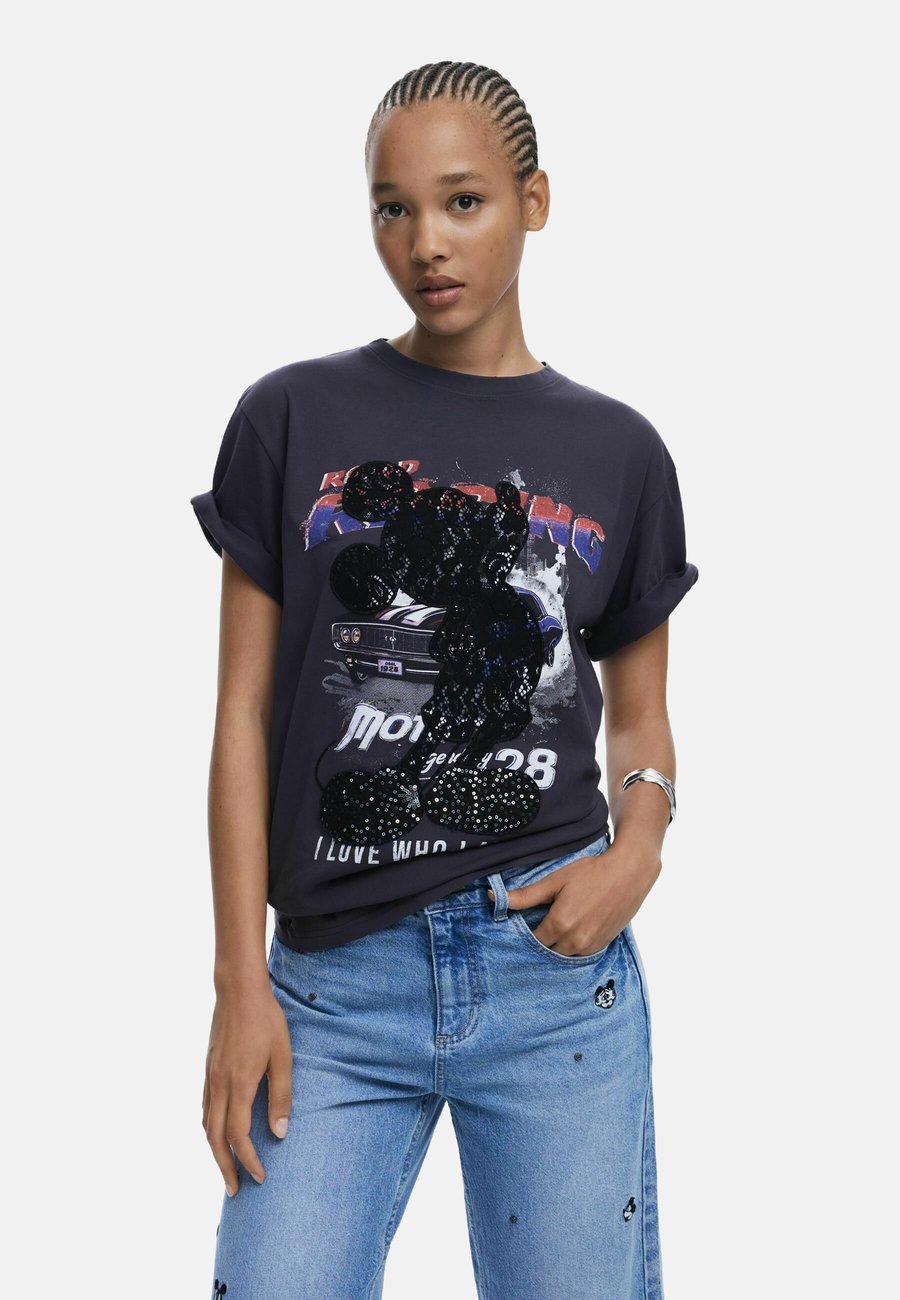 Футболка Desigual MICKEY CAR, Multi-Coloured, Красный, Футболка Desigual MICKEY CAR, Multi-Coloured
Футболка Desigual MICKEY CAR, Multi-Coloured, Красный, Футболка Desigual MICKEY CAR, Multi-Coloured