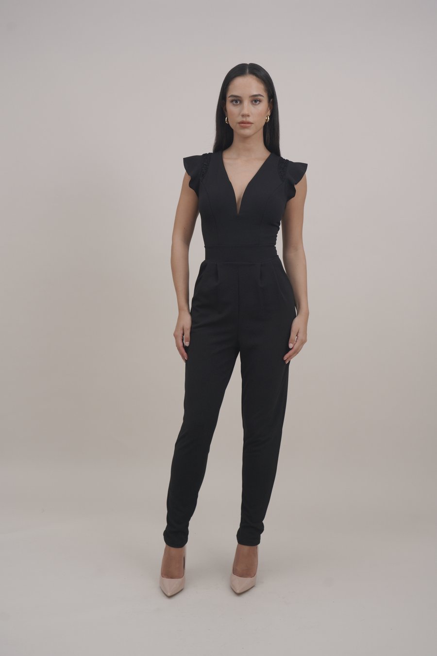 Комбинезон WAL G. RUFFLE JUMPSUIT WITH BACK INSERT, Black
Комбинезон WAL G. RUFFLE JUMPSUIT WITH BACK INSERT, Black