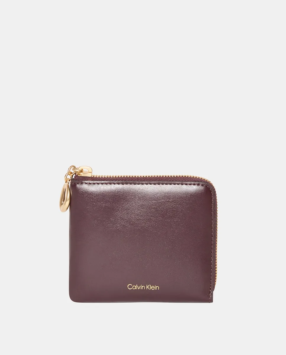 Гладкий кошелек с полной застежкой Calvin Klein, бордовый
Гладкий кошелек с полной застежкой Calvin Klein, бордовый