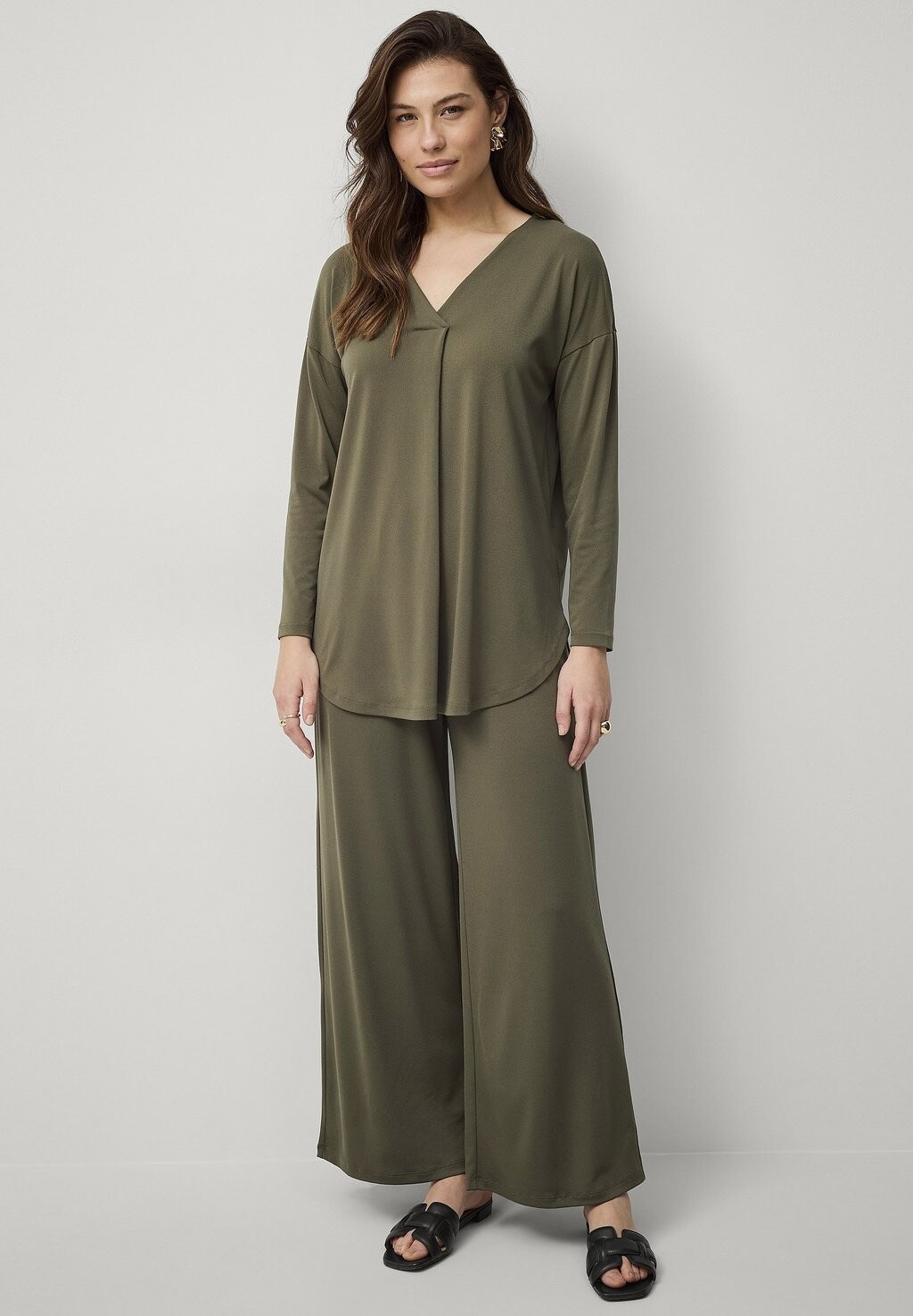 Тканевые брюки Ellos Collection, зеленый 
Тканевые брюки Ellos Collection, зеленый