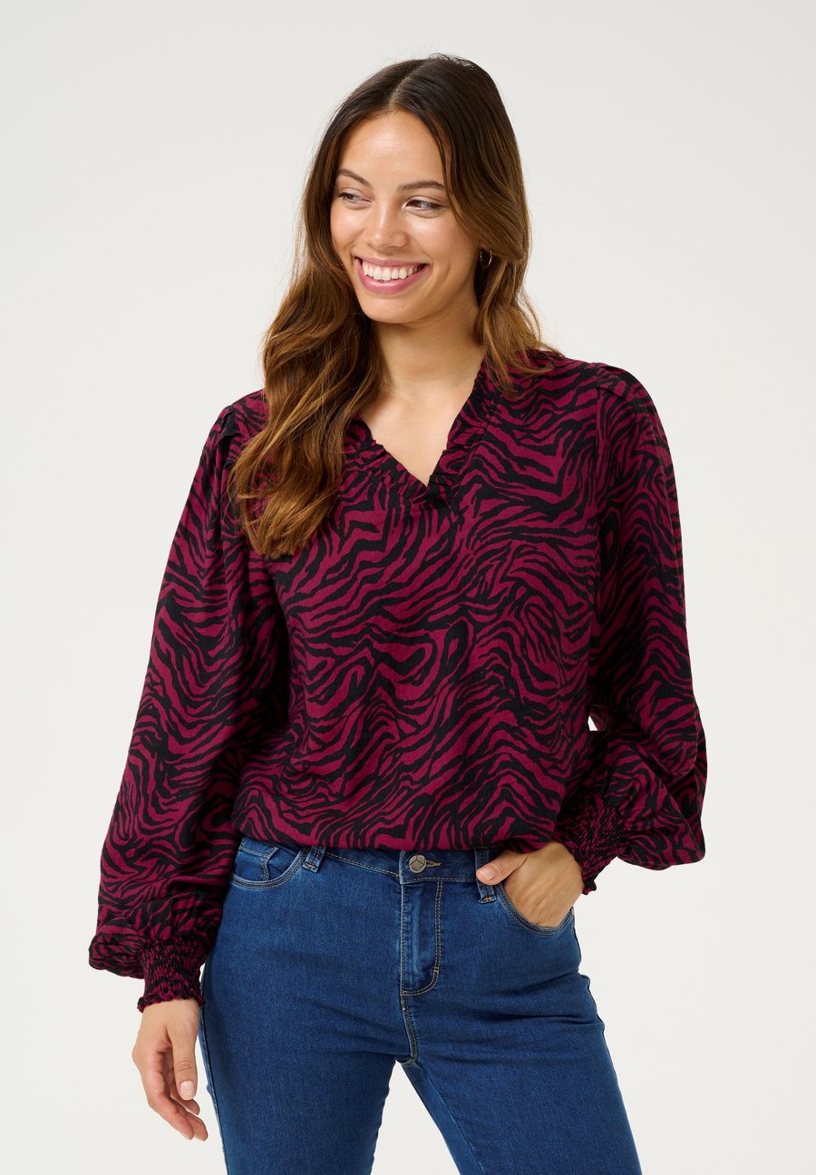 Блуза Kaffe KAJODIE, Rumba Red Black Animal/Red
Блуза Kaffe KAJODIE, Rumba Red Black Animal/Red