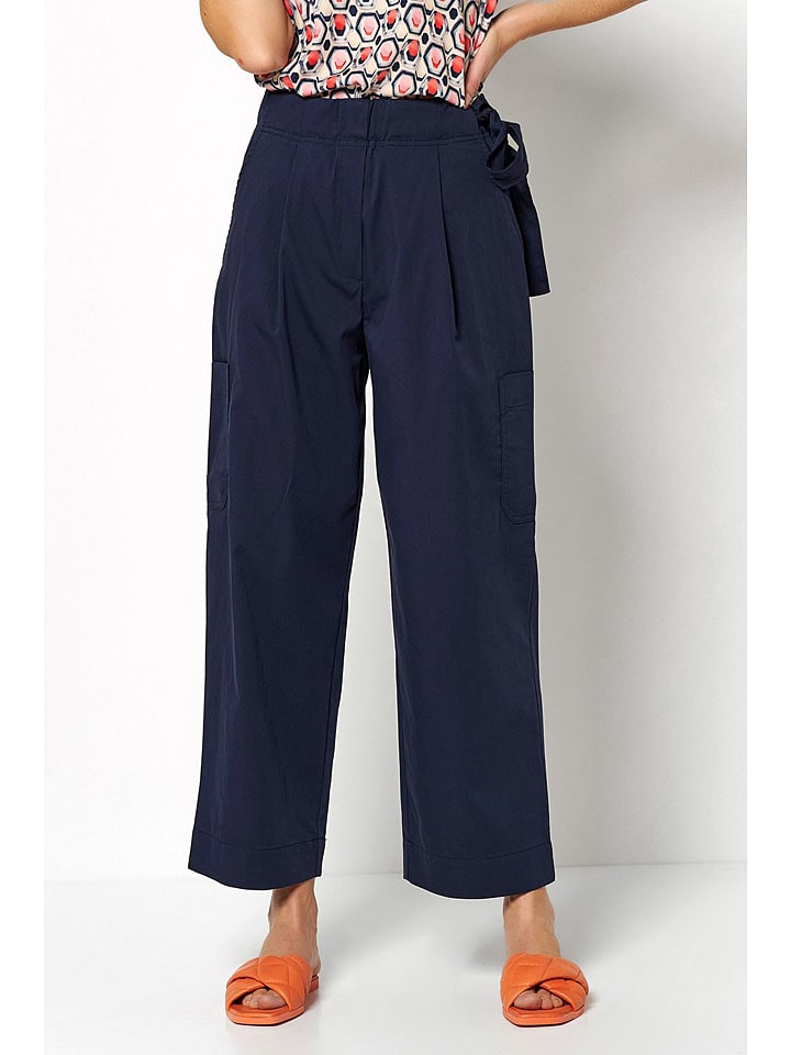 Тканевые брюки Toni, темно-синий
Тканевые брюки Toni, темно-синий