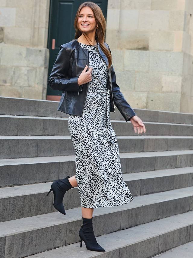 Миди-платье с завязками сбоку и животным принтом Sosandar, серый
Миди-платье с завязками сбоку и животным принтом Sosandar, серый