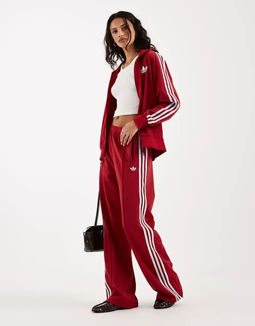 Свободные спортивные брюки темно-красного и синего цвета adidas Originals Firebird — эксклюзивно для ASOS
Свободные спортивные брюки темно-красного и синего цвета adidas Originals Firebird — эксклюзивно для ASOS