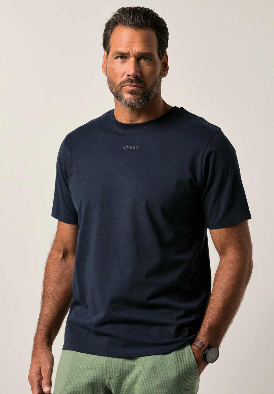 Футболка JP1880 SHORT SLEEVE ROUND NECK, Navy Blue/Dark Blue, Синий, Футболка JP1880 SHORT SLEEVE ROUND NECK, Navy Blue/Dark Blue
Футболка JP1880 SHORT SLEEVE ROUND NECK, Navy Blue/Dark Blue, Синий, Футболка JP1880 SHORT SLEEVE ROUND NECK, Navy Blue/Dark Blue