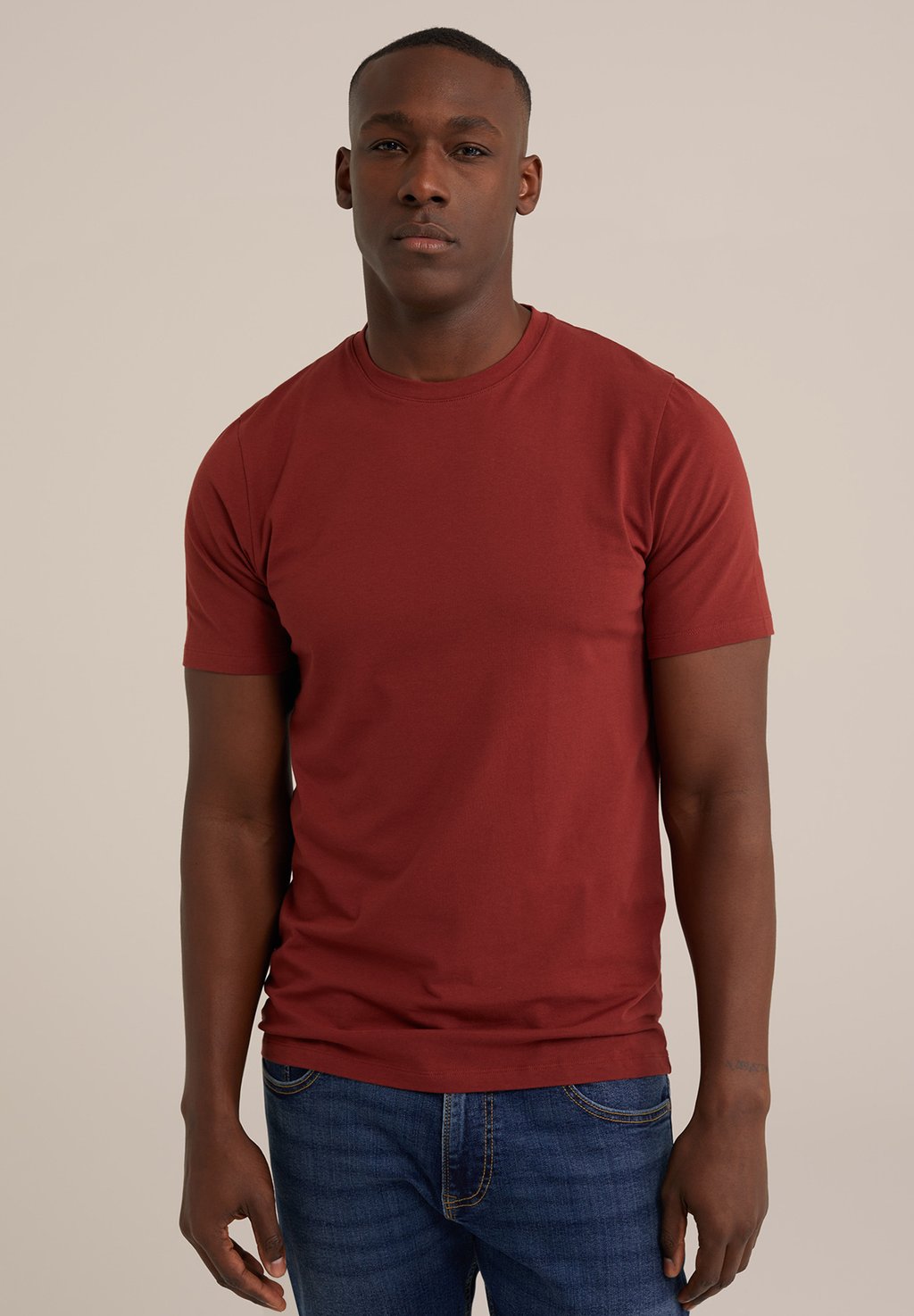 Базовая футболка WE Fashion, металлик красный 
Базовая футболка WE Fashion, металлик красный