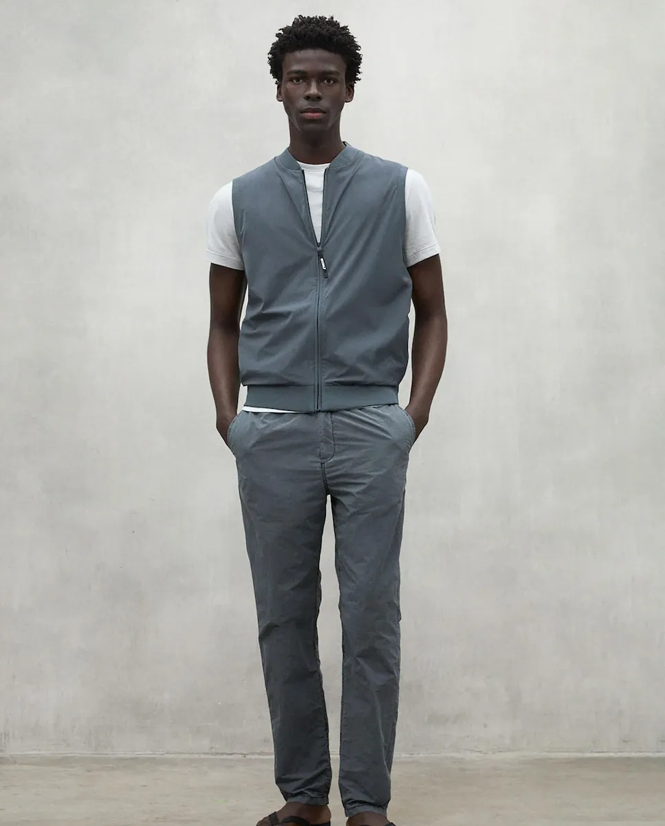 Мужской жилет тонкой вязки с застежкой-молнией Ecoalf, серый
Мужской жилет тонкой вязки с застежкой-молнией Ecoalf, серый