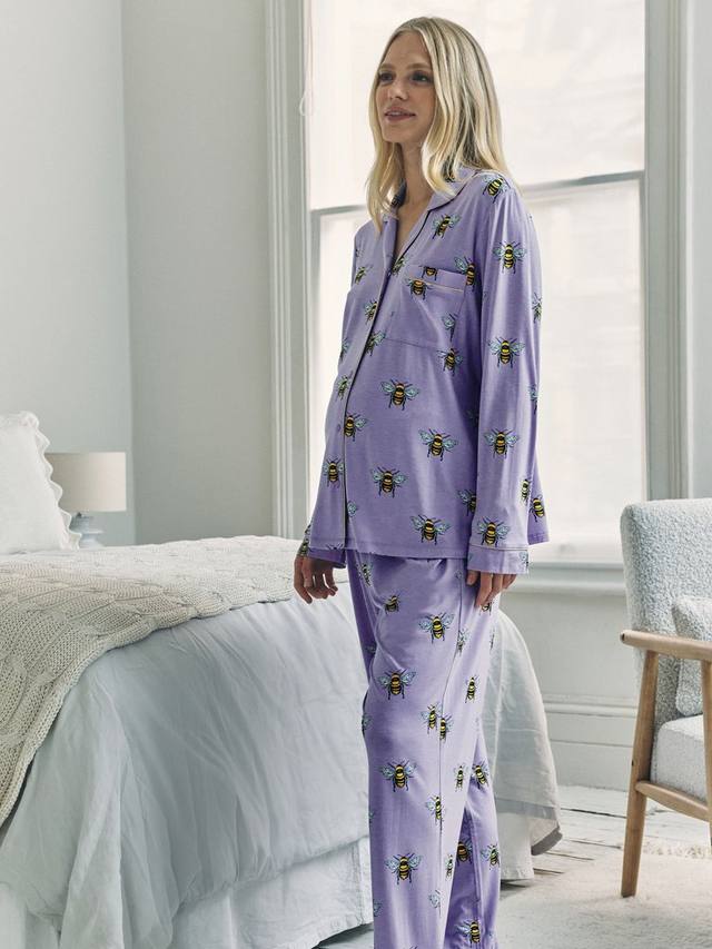Пижамный комплект для беременных Bee Button Through Long из TENCEL Modal Chelsea Peers, Lilac
Пижамный комплект для беременных Bee Button Through Long из TENCEL Modal Chelsea Peers, Lilac