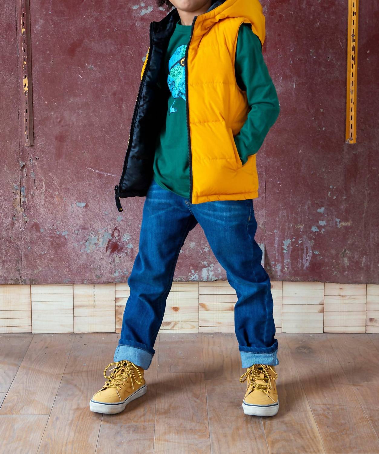 Двусторонняя куртка без рукавов для мальчиков в черном и золотом камуфляже Appaman
Двусторонняя куртка без рукавов для мальчиков в черном и золотом камуфляже Appaman