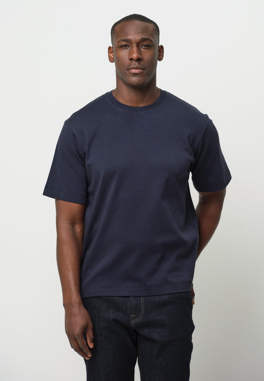 Футболка PROFUOMO SHORT SLEEVE, Navy/Dark Blue, Синий, Футболка PROFUOMO SHORT SLEEVE, Navy/Dark Blue
Футболка PROFUOMO SHORT SLEEVE, Navy/Dark Blue, Синий, Футболка PROFUOMO SHORT SLEEVE, Navy/Dark Blue