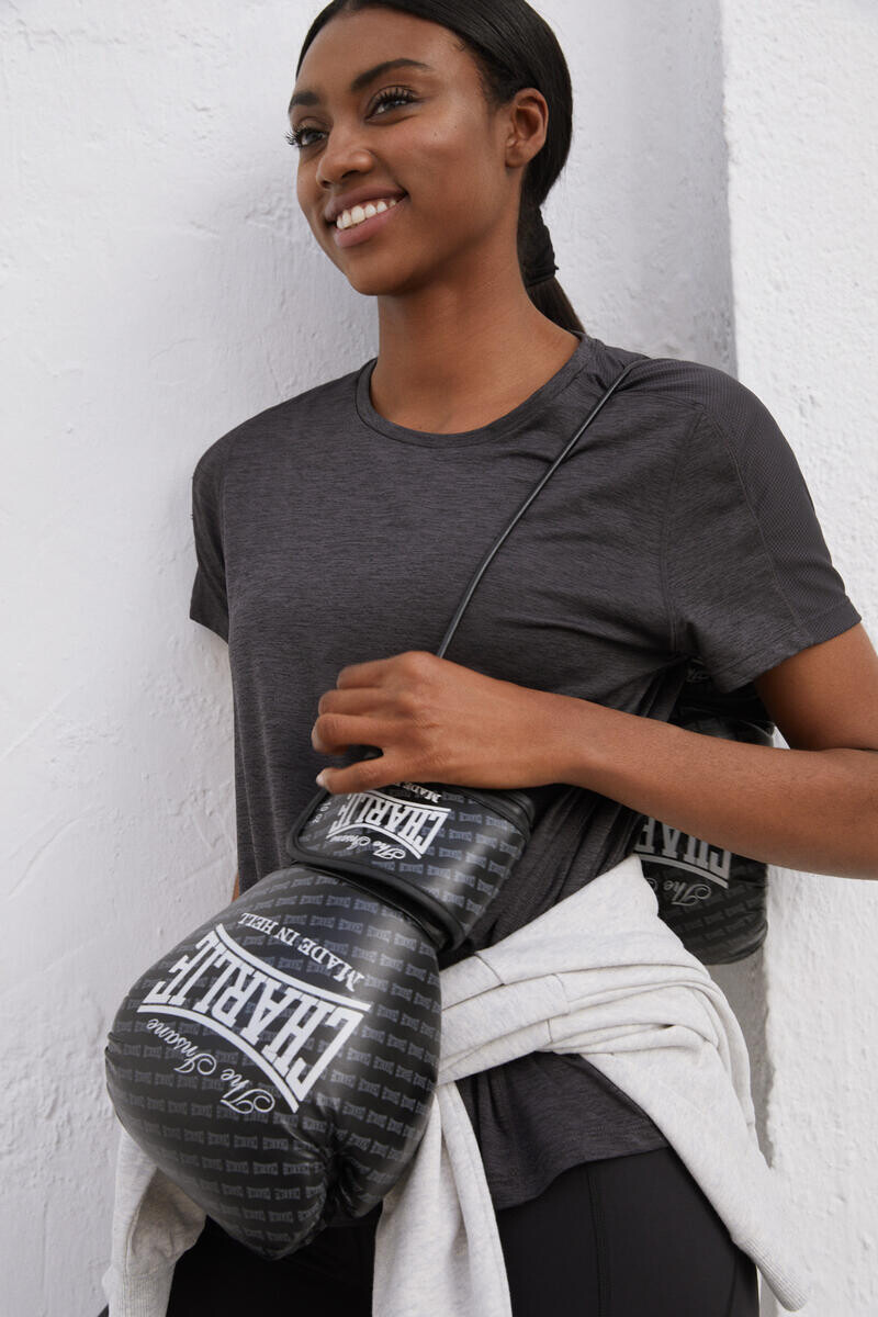 Сверхлегкая черная футболка Dash and Stars, черный
Сверхлегкая черная футболка Dash and Stars, черный