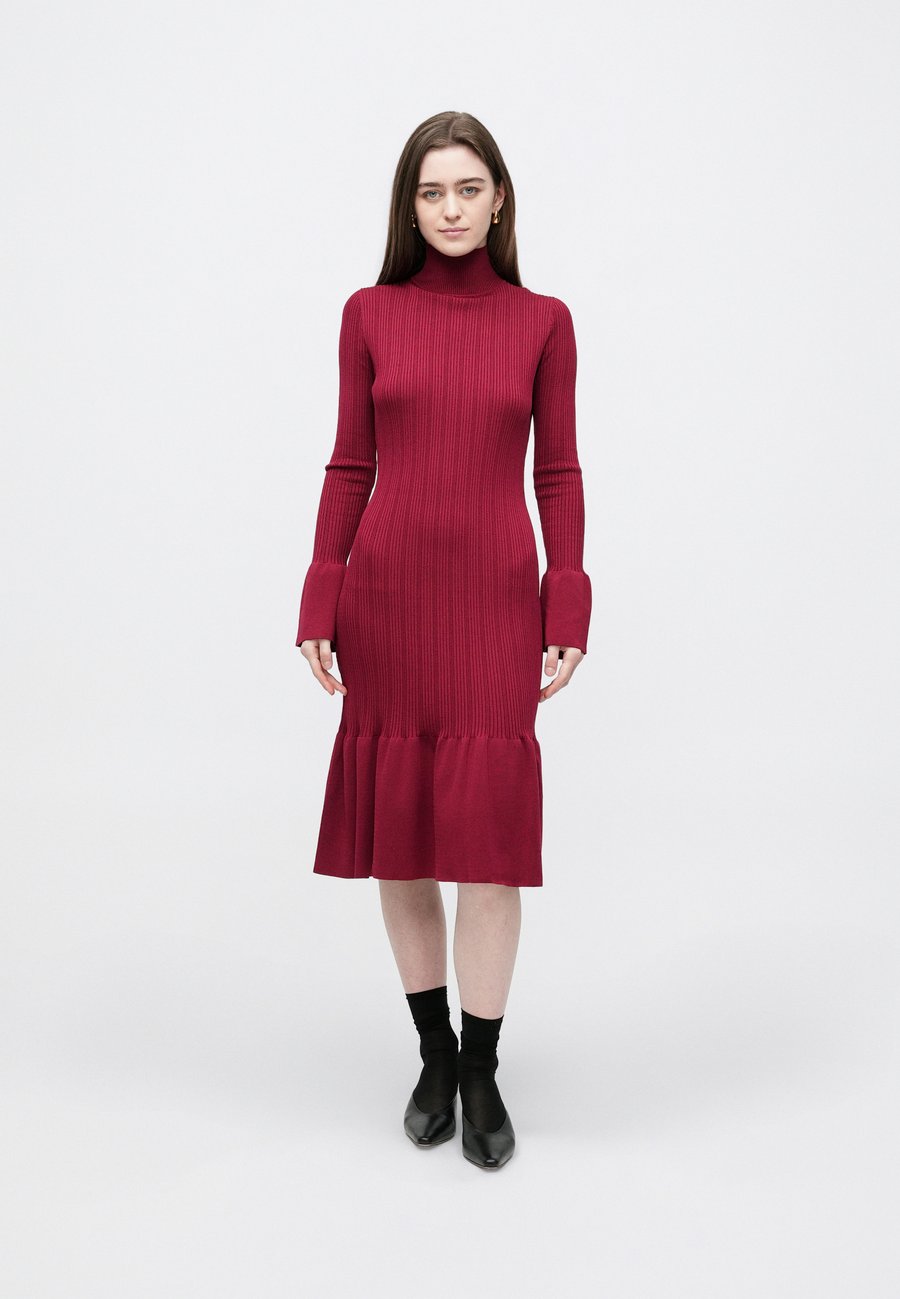 Платье Malina AMALIA HIGH NECK, Deep Red/Dark Red
Платье Malina AMALIA HIGH NECK, Deep Red/Dark Red
