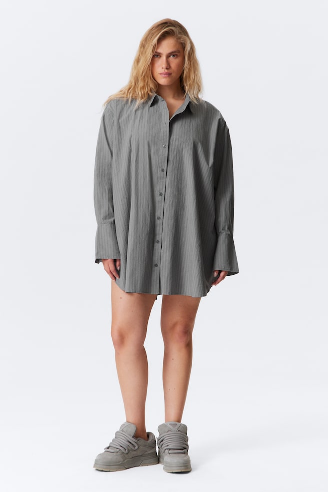 Платье-Рубашка мини из хлопкового поплина Weekday, серый
Платье-Рубашка мини из хлопкового поплина Weekday, серый