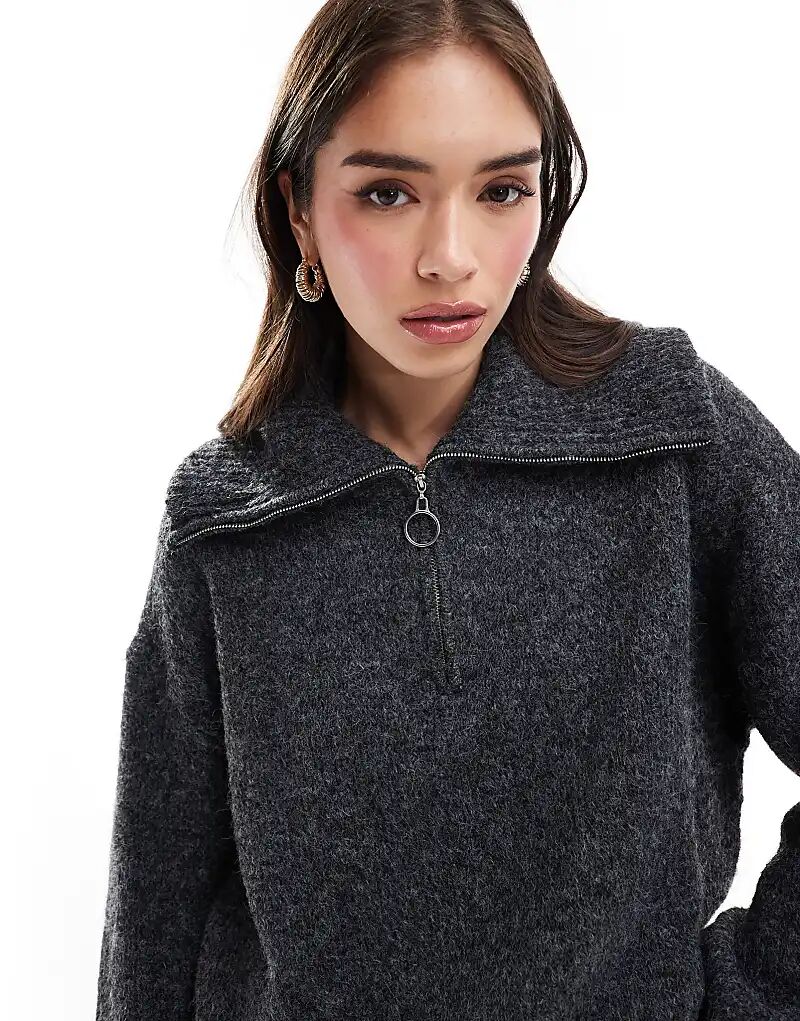 Пушистый свитер с застежкой-молнией на половину длины из пряжи ASOS DESIGN в угольном цвете
Пушистый свитер с застежкой-молнией на половину длины из пряжи ASOS DESIGN в угольном цвете