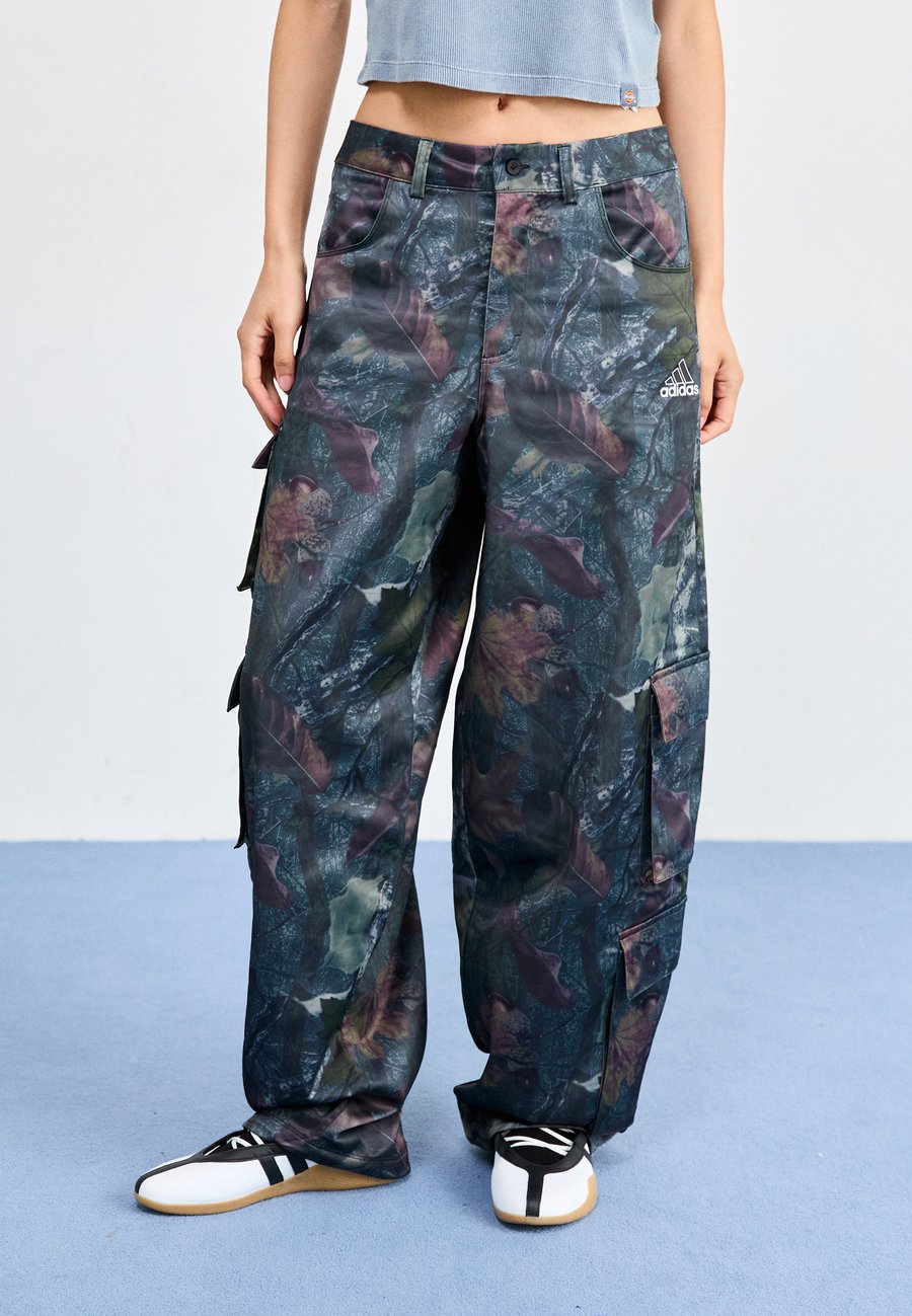 Брюки Adidas Originals PANTS, Black/White/Black
Брюки Adidas Originals PANTS, Black/White/Black