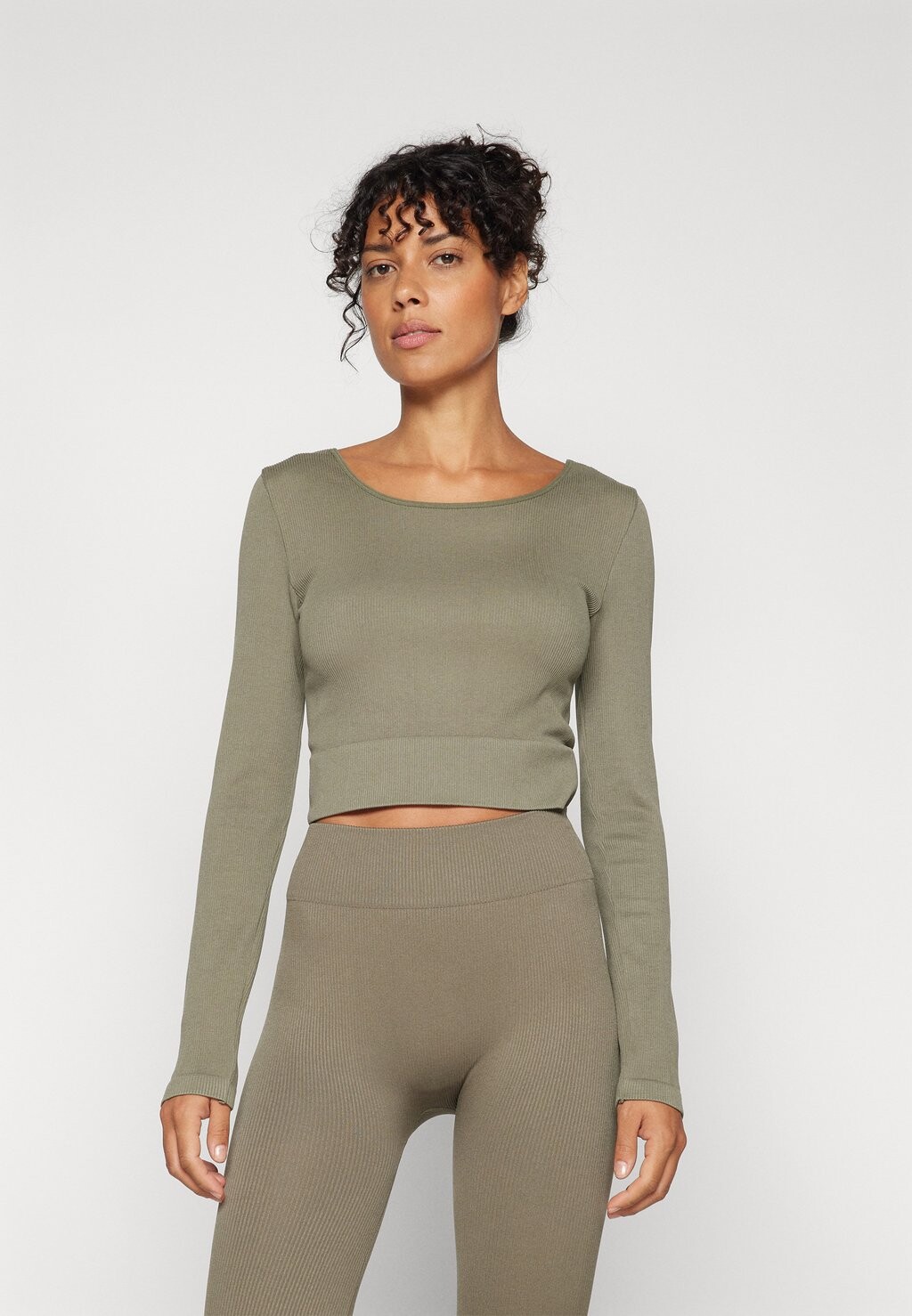 Футболка с длинным рукавом ONPJAIA LIFE CROP SEAM TOP ONLY Play, хаки
Футболка с длинным рукавом ONPJAIA LIFE CROP SEAM TOP ONLY Play, хаки