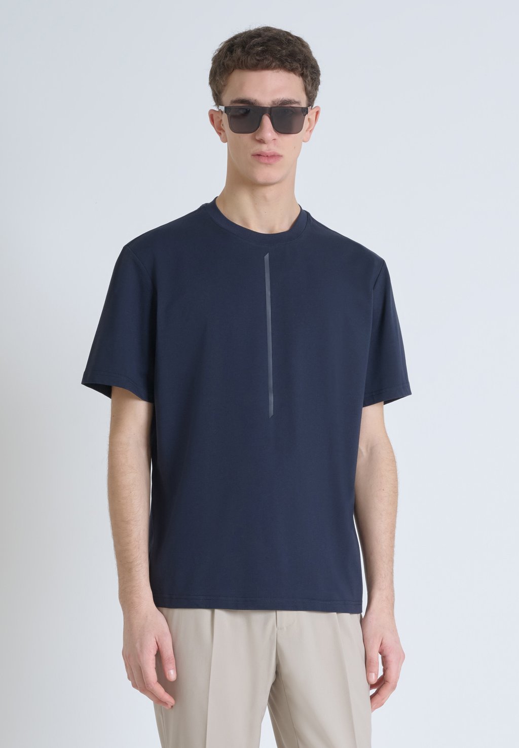 Базовая футболка WITH MATT PLASTIC PRINT Antony Morato, темно-синий
Базовая футболка WITH MATT PLASTIC PRINT Antony Morato, темно-синий