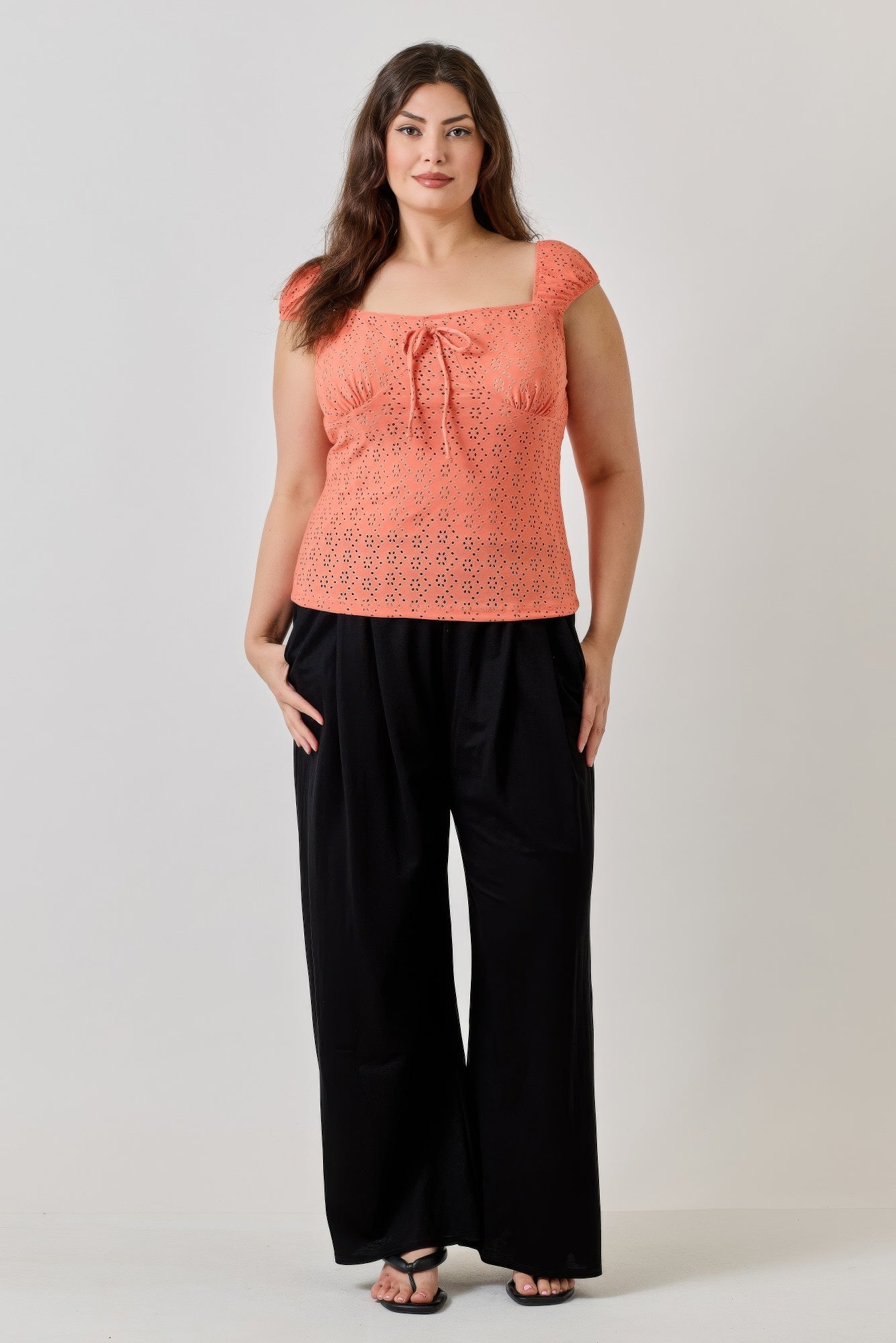 Трикотажный топ больших размеров с люверсами и рукавами-крылышками Truedames, коралловый
Трикотажный топ больших размеров с люверсами и рукавами-крылышками Truedames, коралловый