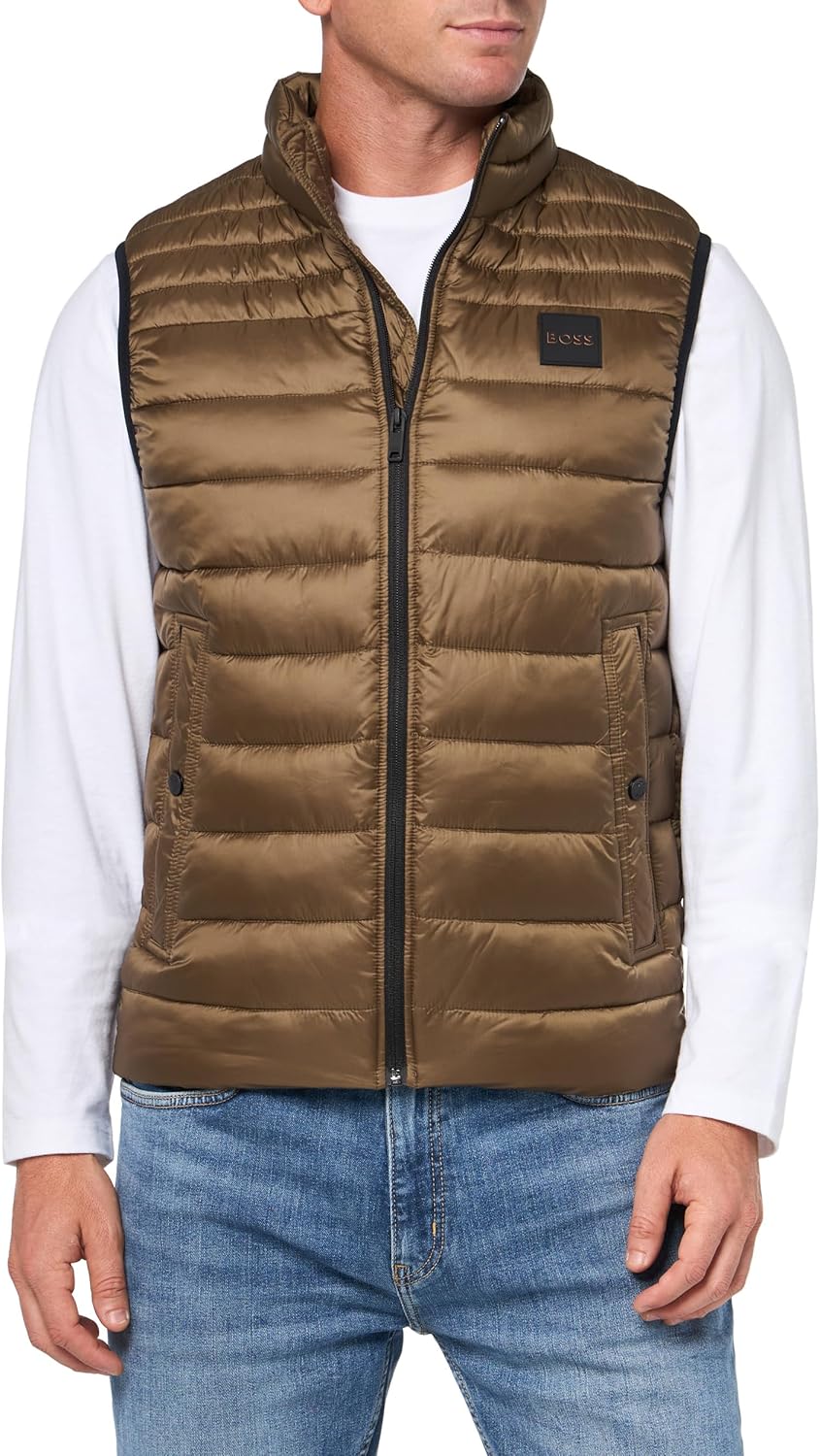 BOSS Мужская легкая нейлоновая пуховая жилетка с нашивкой-логотипом, Sandy Dunes
BOSS Мужская легкая нейлоновая пуховая жилетка с нашивкой-логотипом, Sandy Dunes