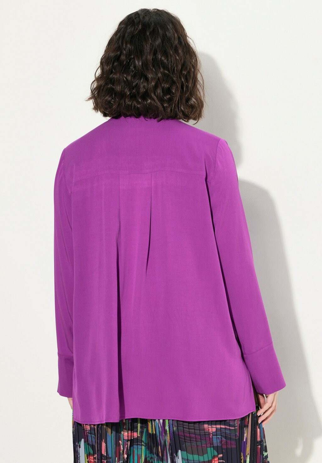 Блуза SPLIT NECK LONG SLEEVE COLLARED Ulla Popken, цвет Berry 
Блуза SPLIT NECK LONG SLEEVE COLLARED Ulla Popken, цвет Berry